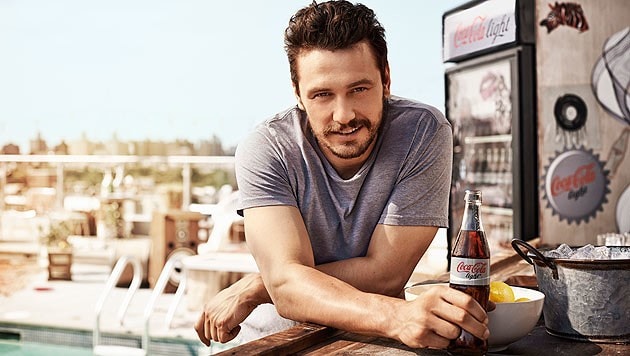 Objekt der Begierde: James Franco ist der neue "Cola-Light-Mann". (Bild: Coca-Cola Deutschland/David Fischer)