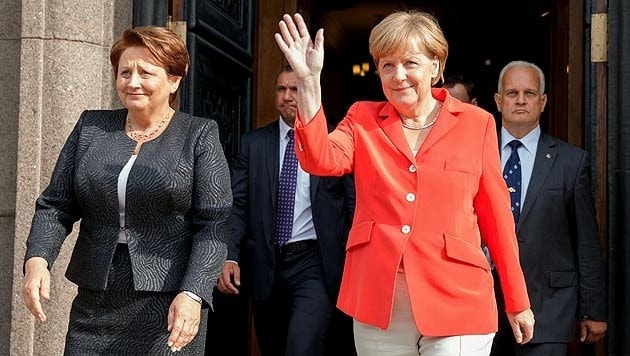 Die lettische Regierungschefin Laimdota Straujuma mit Deutschlands Kanzlerin Angela Merkel (Bild: APA/EPA/TOMS NORDE/LATVIA GOVERNMENT PRESS)