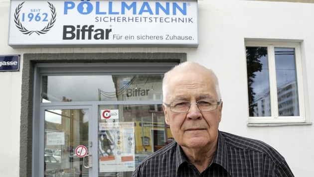 Manfred Pöllmann (71) vor seinem Geschäft in der Krausegasse (Bild: Klemens Groh)