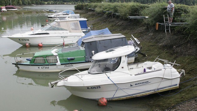 In der Marina lagen die Boote plötzlich am Trockenen. (Bild: Klaus Kreuzer)