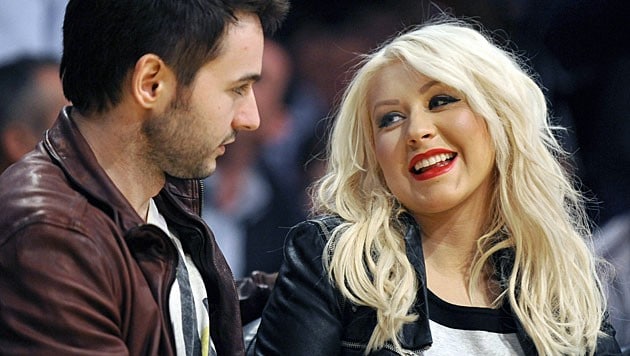 Mit ihrem Verlobten Matt Rutler erwartet Christina Aguilera ihr zweites Kind. (Bild: APA/EPA/PAUL BUCK)