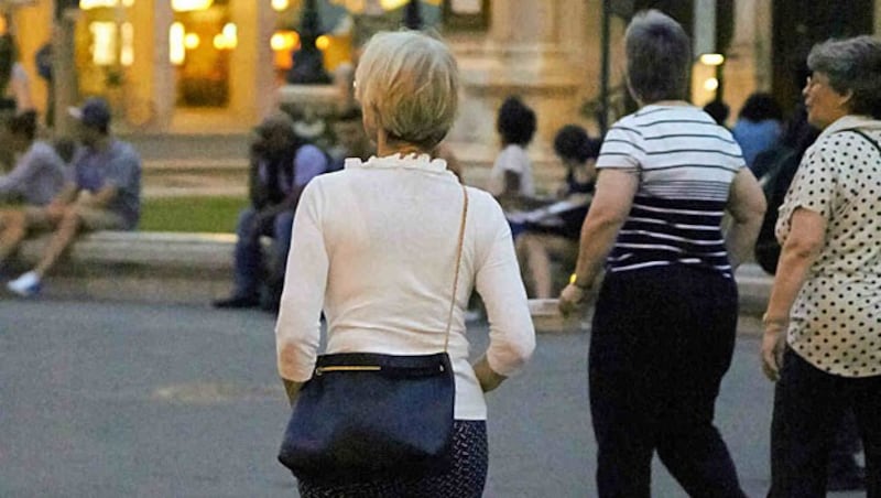 Helen Mirren während der Wien-Dreharbeiten auf Sightseeing-Tour in der Bundeshauptstadt (Bild: Starpix/Alexander Tuma/SPY)