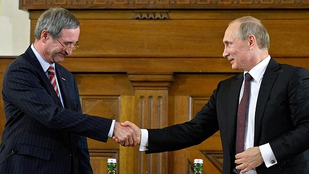 Leitl mit Putin am 24. Juni 2014 bei einem Vortrag des Kremlchefs in der Wirtschaftskammer Wien. (Bild: APA/Herbert Neubauer)