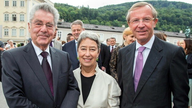 Heinz Fischer mit seiner Frau Margit und Landeshauptmann Wilfried Haslauer (Bild: EPA)
