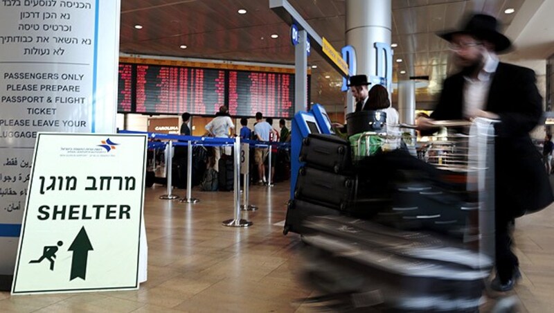 Viele Fluggesellschaften fliegen nicht mehr nach Tel Aviv. (Bild: APA/EPA/Jim Hollander)