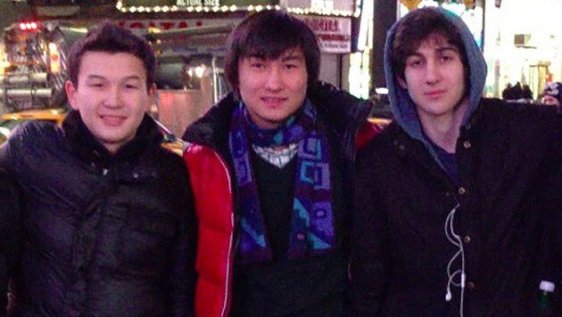 Die drei Freunde Dzhokhar Tsarnaev (re.), Azamat Taschajakow (li.) und Dias Kadirbajew (Mitte) (Bild: AP)