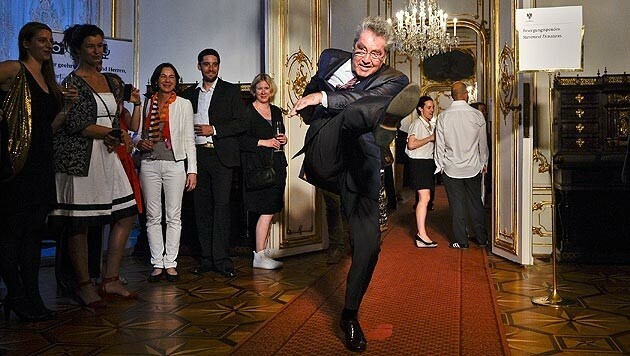Impuls tanzender Bundespräsident Heinz Fischer (Bild: APA/Herbert Neubauer)