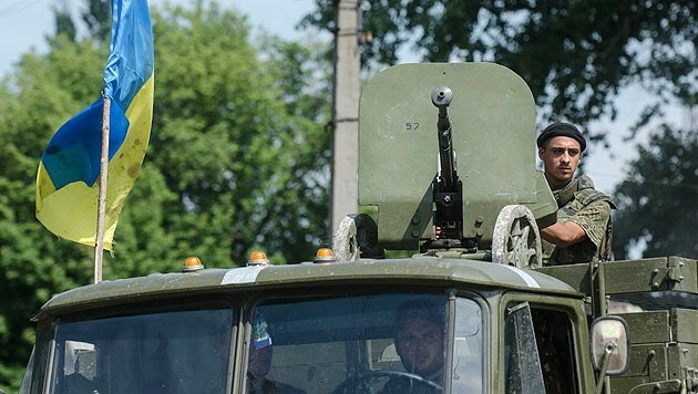 Ukrainische Soldaten in der Region Donezk (Bild: AP)