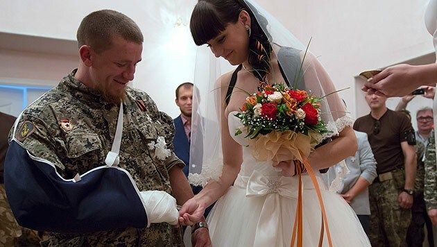 Kommandant Arsen Pavlov und seine Ehefrau Elena Kolenkina (Bild: AP)