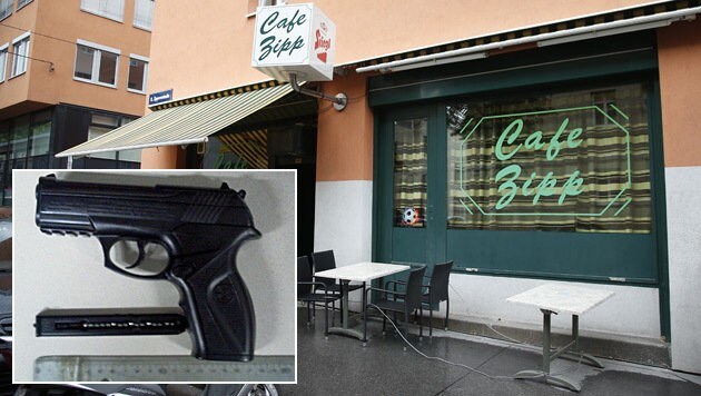 Mit dieser Gasdruck-Pistole bedrohe der Mann die Gästen des Lokals "Zipp" in Wien-Simmering. (Bild: Reinhard Holl)