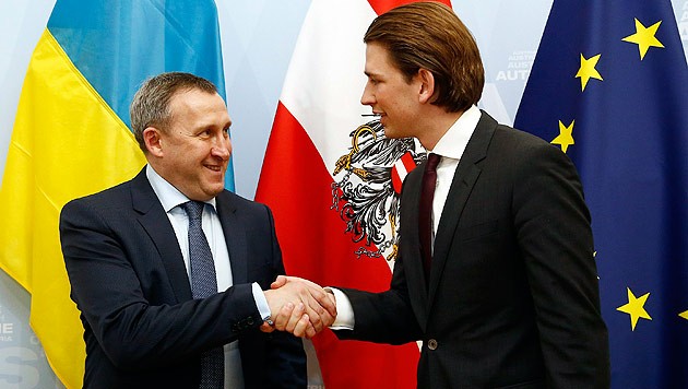 Außenminister Sebastian Kurz mit seinem ukrainischen Amtskollegen Andrej Deschtschyzja (Bild: APA/EPA/DRAGAN TATIC)