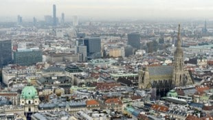 Wer aktuell in Wien unter Atembeschwerden, Husten oder Schnupfen leidet, sollte sich nicht allzu lange im Freien aufhalten. Krone.at verrät, wieso ...  (Bild: APA/HERBERT NEUBAUER (Symbolbild))