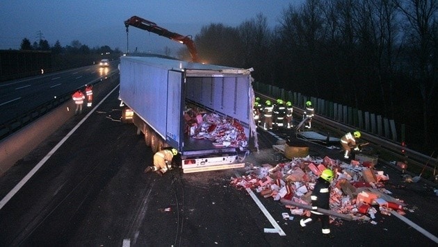 (Bild: APA/MICHAEL ZÖGER/FF KORNEUBURG)