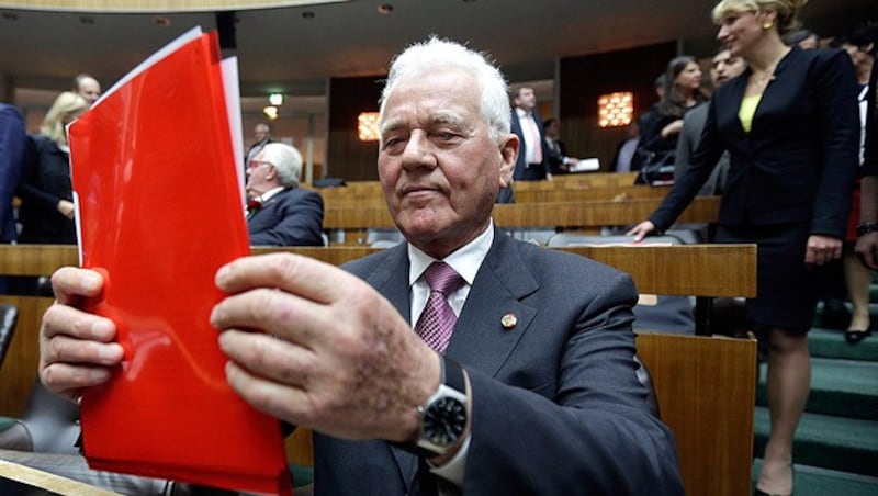 Stronach in parliament in Vienna (Bild: APA/Georg Hochmuth)