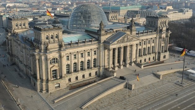 A berlini Bundestag (Bild: dpa/Rainer Jensen)