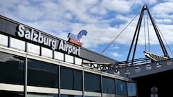 Vom Flughafen Salzburg kann man im Sommer viele verschiedene Ziele anfliegen. (Bild: APA/BARBARA GINDL)