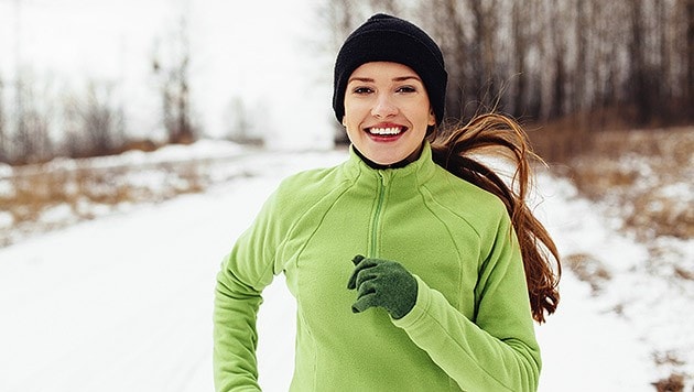 Nicht schonen, sondern warm anziehen und täglich bewegen. (Bild: thinkstockphotos.de)