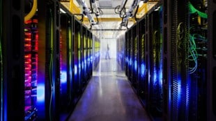 Archivbild: So sieht es in einem Google-Rechenzentrum in den USA aus.