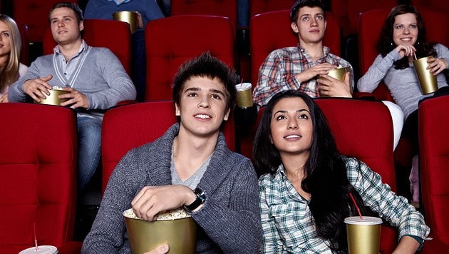 Bessere Zeiten: Kinobesucher genießen einen Film. (Bild: thinkstockphotos.de)