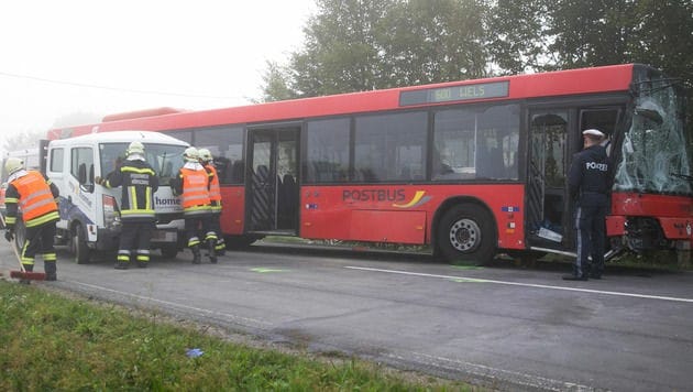 Bei Dichtem Nebel - Klein-Lkw Prallt Gegen Linienbus - Vier Verletzte ...