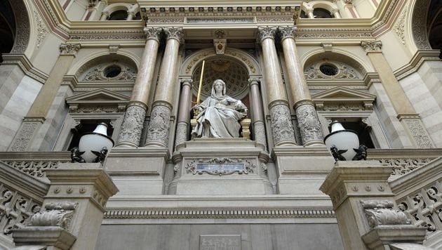 Justitia und ihr Justizpalast ist und bleiben ein wesentlicher Bestandteil des politischen Diskurses und des Gezerres. (Bild: APA/Hans Klaus Techt)