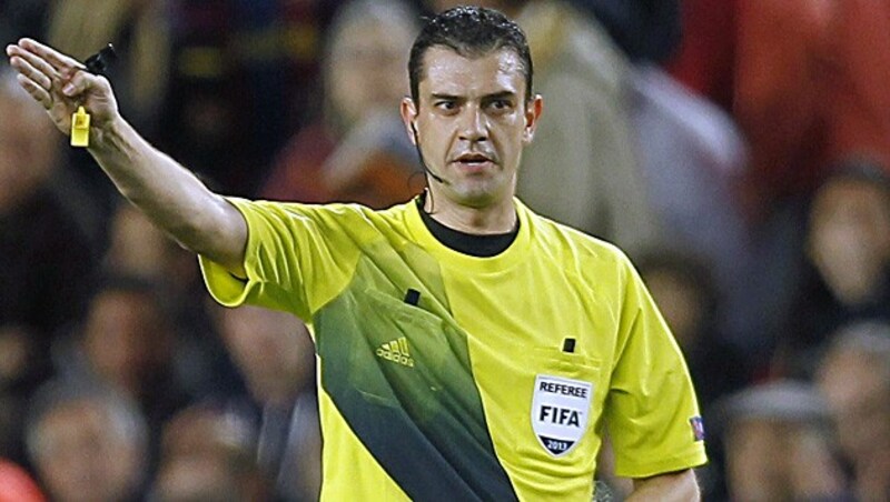 The former top referee Viktor Kassai (Bild: EPA)