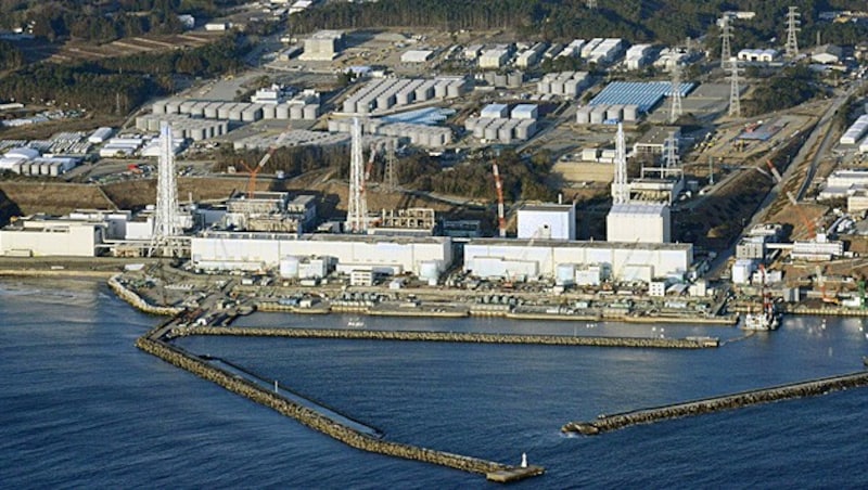 Im Atomkraftwerk Fukushima Daiichi kam es nach einem schweren Erdbeben und einem Tsunami im März 2011 zur Kernschmelze. Die Aufräumarbeiten werden noch Jahrzehnte dauern. (Bild: AP)