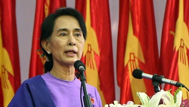 Aung San Suu Kyi soll in Myanmar wegen Hochverrats angeklagt werden. (Bild: AP)