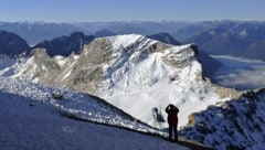 Die Frau traute sich wegen der winterlichen Verhältnisse weder vor noch zurück (Archivbild). (Bild: APA/ROBERT PARIGGER)