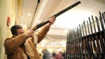Ein Urteil, das die Waffennarren in den USA freuen wird - sie dürfen demnach Pistole und Co. offen tragen. (Bild: AP)