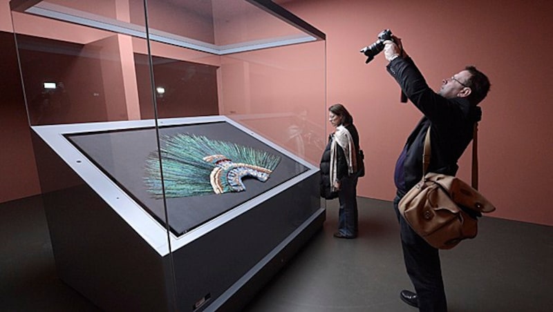 Moctezuma's feather crown in Vienna (Bild: APA/HANS KLAUS TECHT)