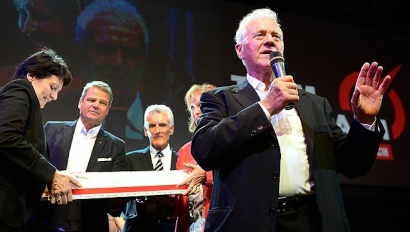 Frank Stronach mit seinem damaligen Team (Bild: APA/ROBERT JAEGER)