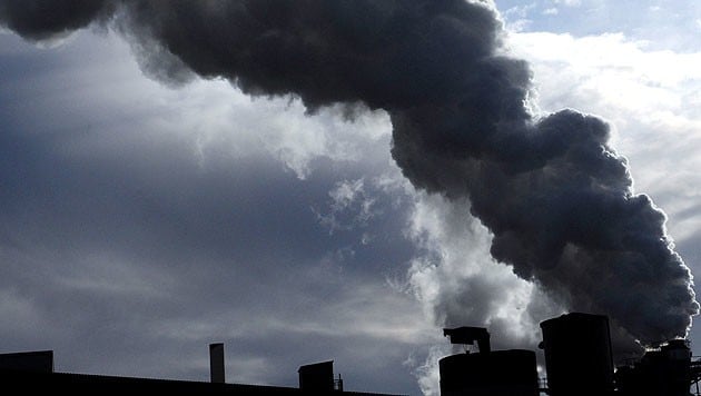CO2-Emissionen: um eine Million Tonnen am Klimaziel vorbei (Bild: APA/Herbert Pfarrhofer)