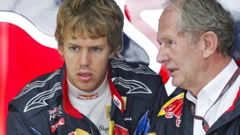 Sebastian Vettel (l.) und Helmut Marko (r.) (Bild: EPA)