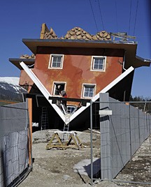 Tirol Auf Dem Kopf Stehendes Haus Soll Touristen Anlocken Krone At