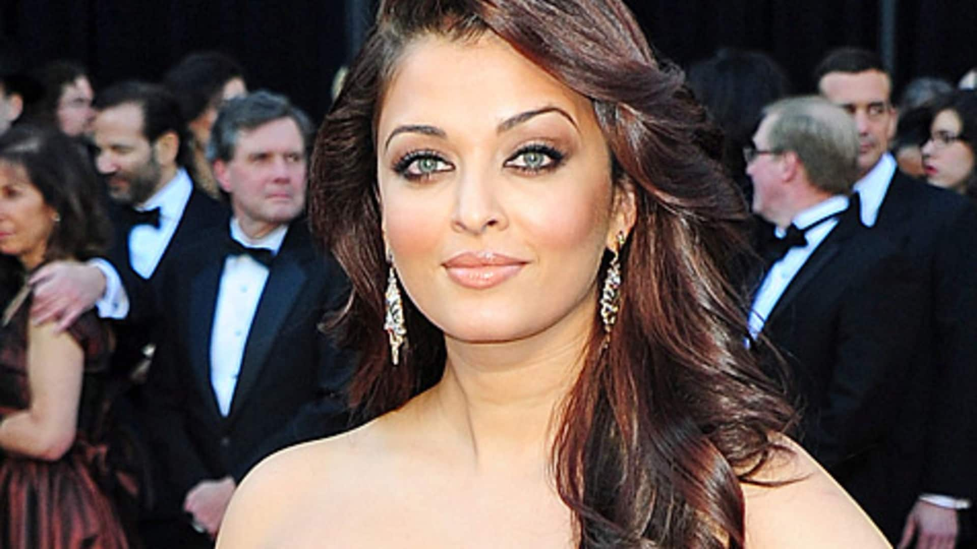 Aishwarya ohne Kleid